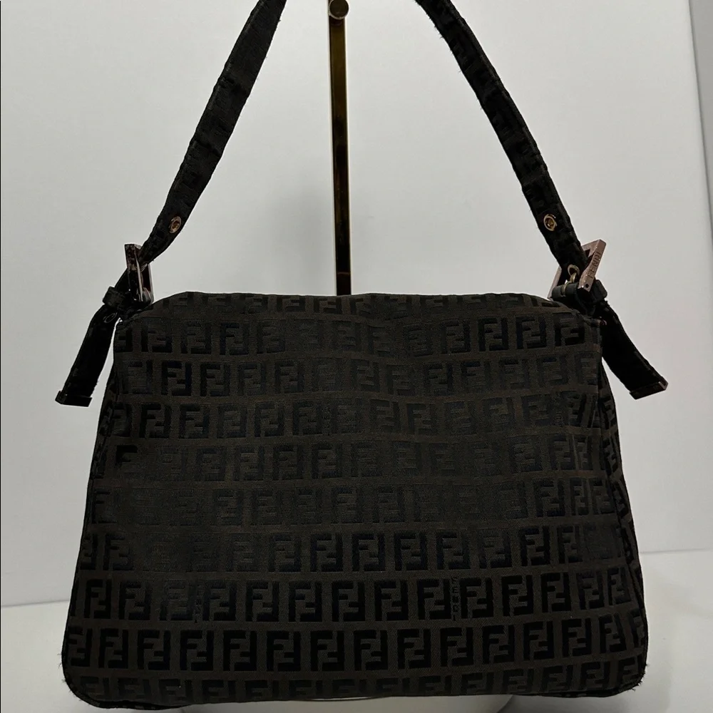 💯Authentic Fendi Mamma Baguette Bag🍀